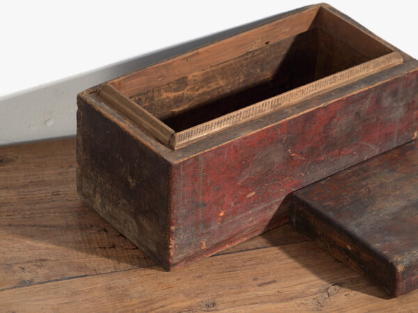 Caja antigua de color rojo granate (c.1900) #10