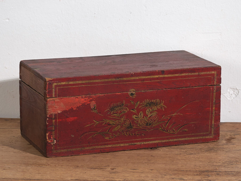 Pequeño cofre antiguo con detalles florales (c.1900) #30