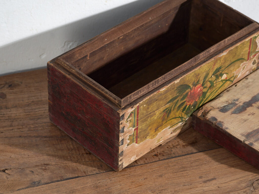 Pequeña caja antigua oriental con detalles florales (c.1900) #32