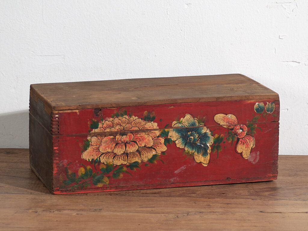 Estuche rojo antiguo con motivos florales (c.1900) #34