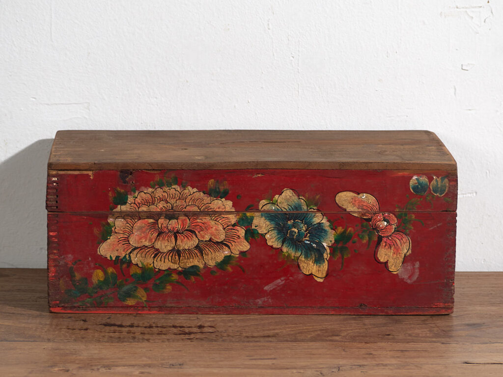 Estuche rojo antiguo con motivos florales (c.1900) #34