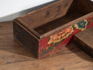 Estuche rojo antiguo con motivos florales (c.1900) #34