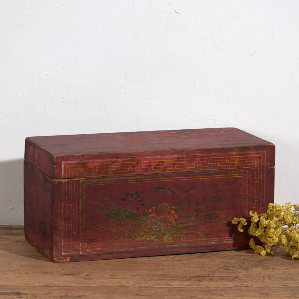 Antiguo cofre rojo con motivos florales (c.1900) #9
