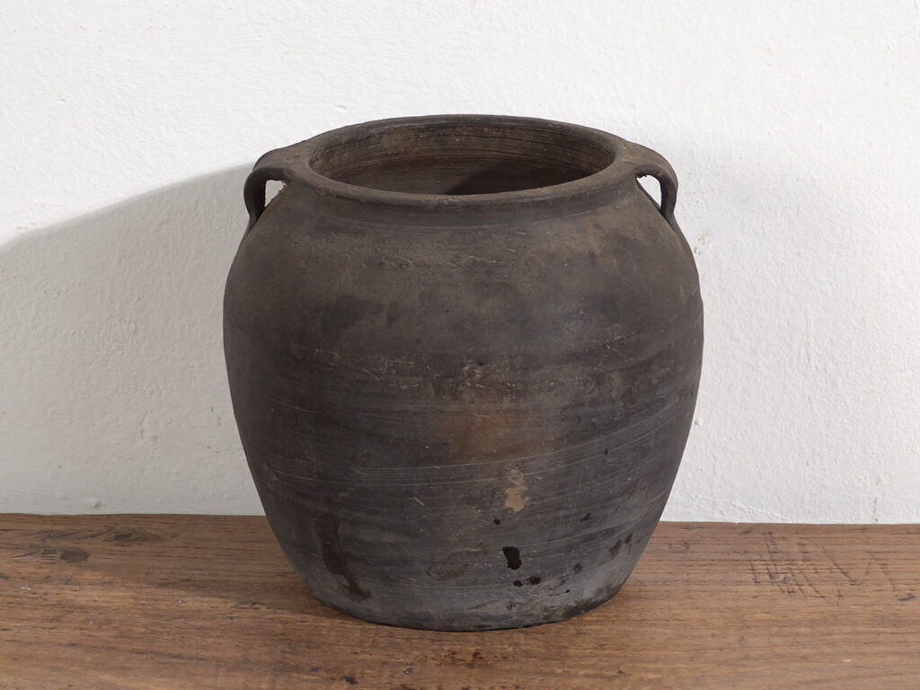 Petit vase ancien dans des tons sombres (c.1900) #12