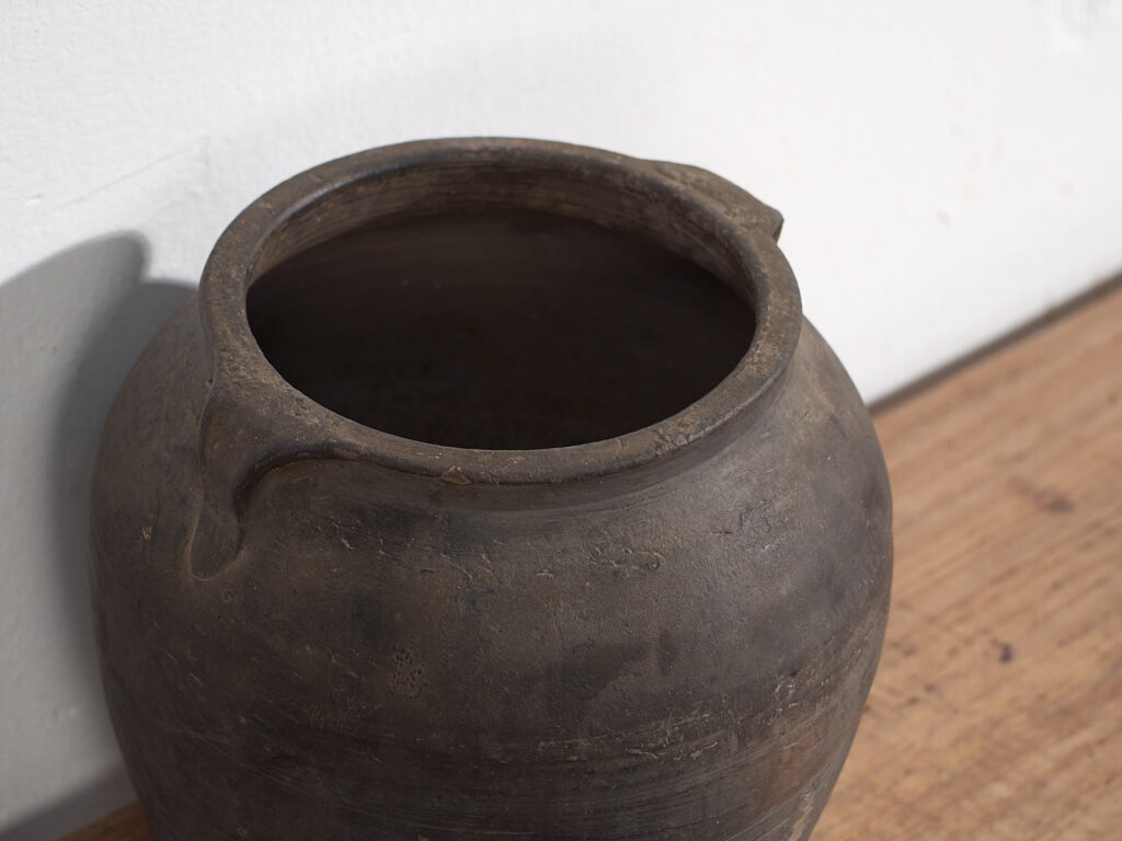 Petit vase ancien dans des tons sombres (c.1900) #12
