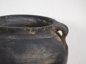 Antigua vasija de tonos oscuros (c.1900) #6