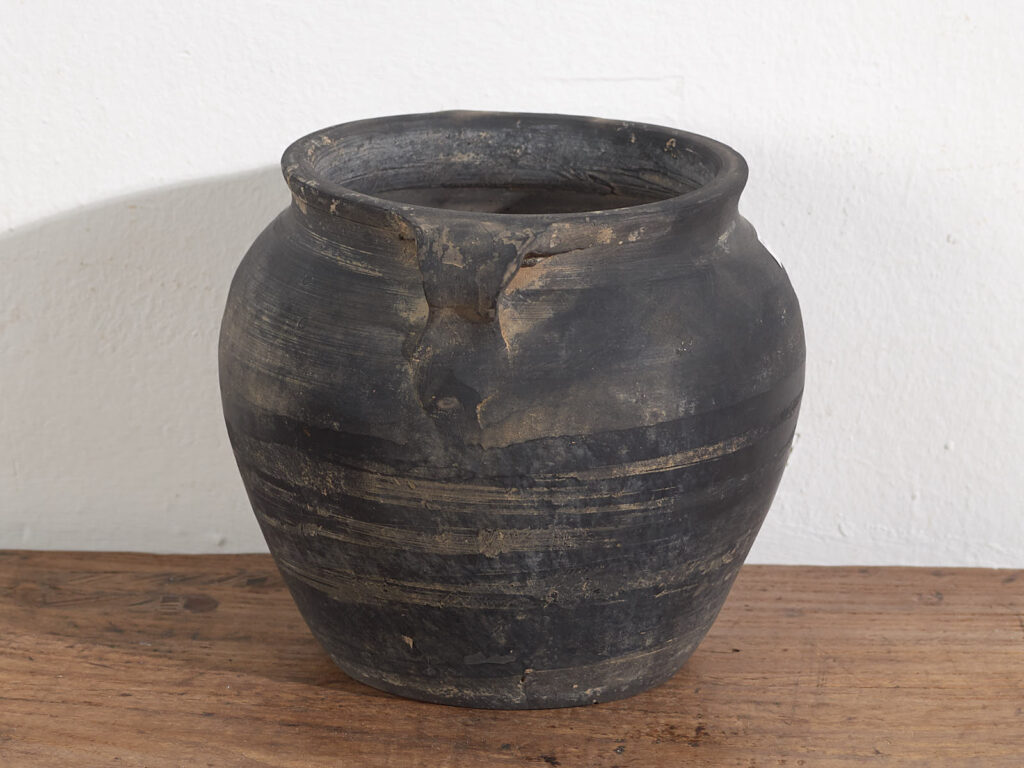 Antigua vasija de tonos oscuros (c.1900) #6