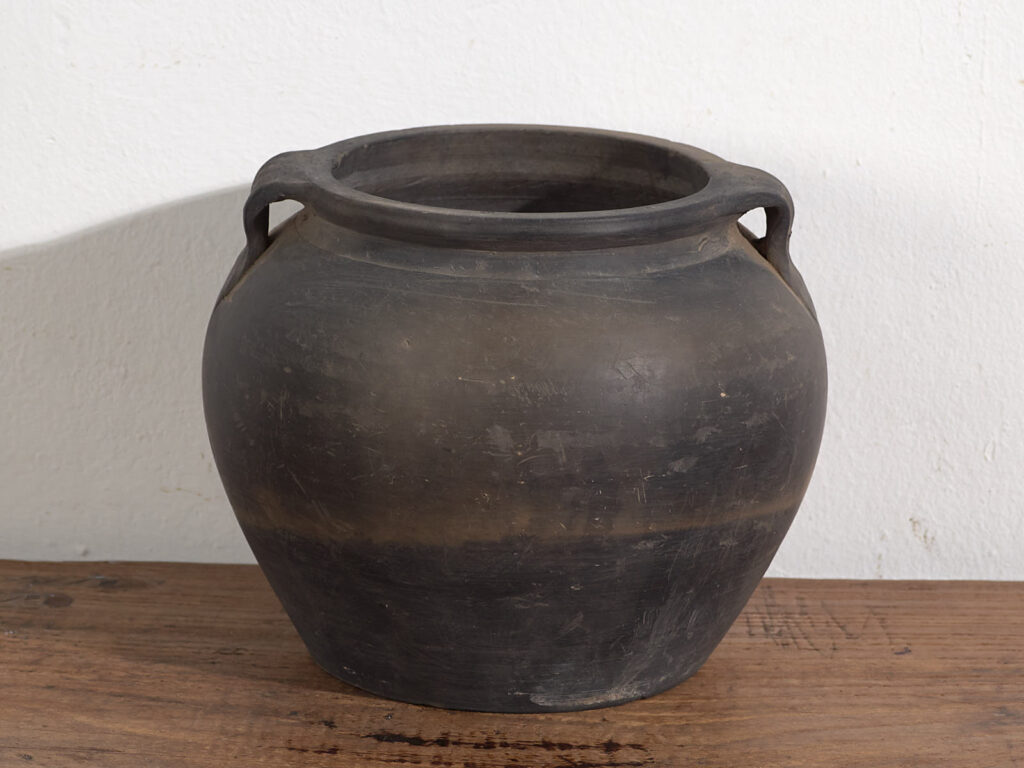 Pequeña vasija asiática antigua (c.1900) #12