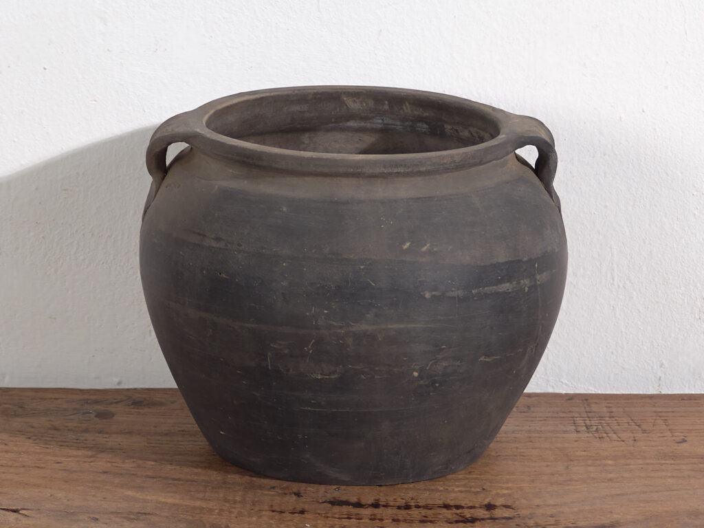 Pequeño jarrón antiguo con asas (c.1900) #16