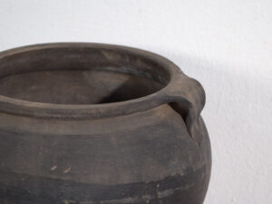 Pequeño jarrón antiguo con asas (c.1900) #16