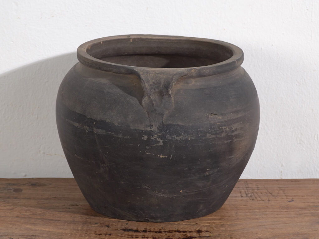 Pequeño jarrón antiguo con asas (c.1900) #16