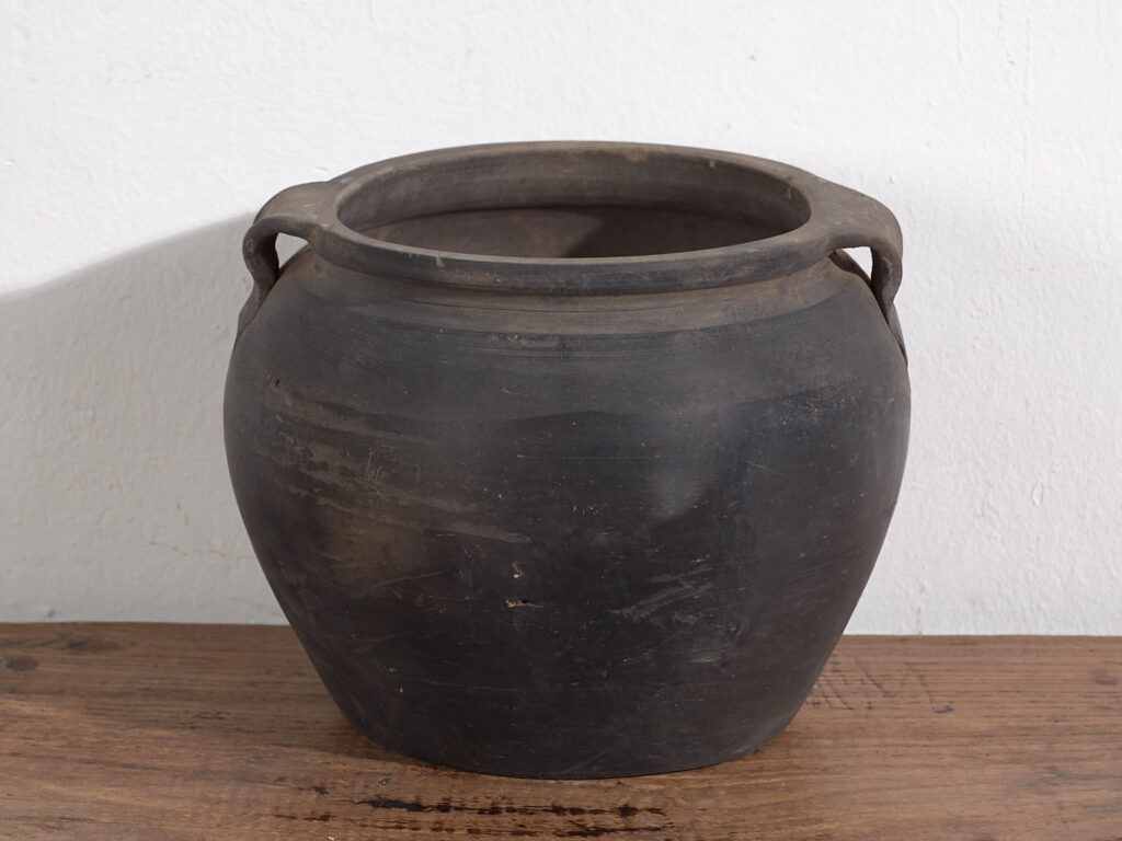 Pequeño jarrón antiguo con asas (c.1900) #16