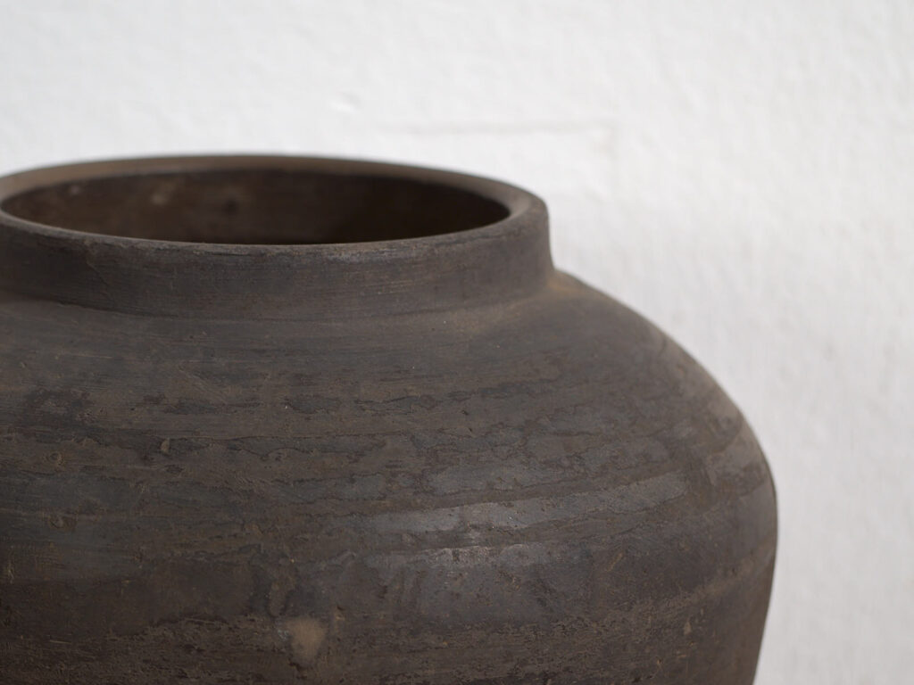 Pequeña vasija antigua de cerámica (c.1900) #10