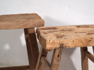 Taburetes antiguos de madera maciza (c.1900). Conjunto de 2 piezas #2