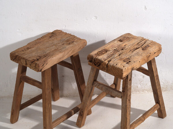 Taburetes antiguos de madera maciza (c.1900). Conjunto de 2 piezas #2