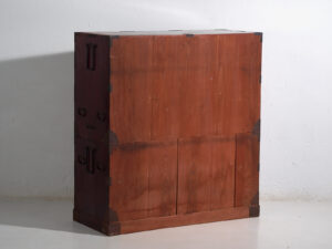 Tansu japonés Sendai Isho-dansu grande en cedro y hierro, periodo Meiji–Taishō (c. 1890–1925) #42