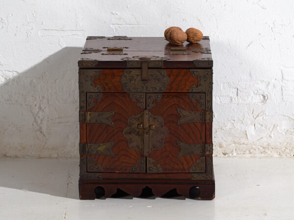 Antique mirror vanity box in zelkova wood – Korea, circa 1900