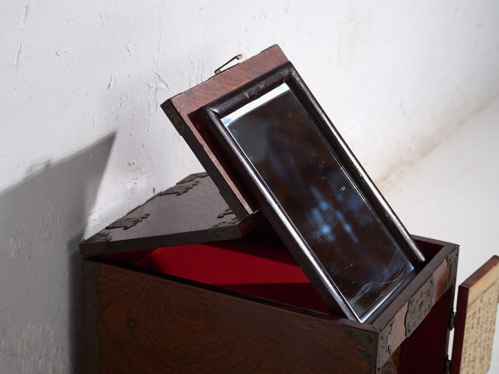 Kyōdai-bako japonés antiguo en madera de keyaki con espejo, periodo Meiji/Taishō (c. 1890–1925) #27