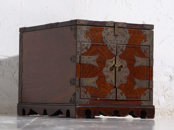 Antique mirror vanity box in zelkova wood – Korea, circa 1900