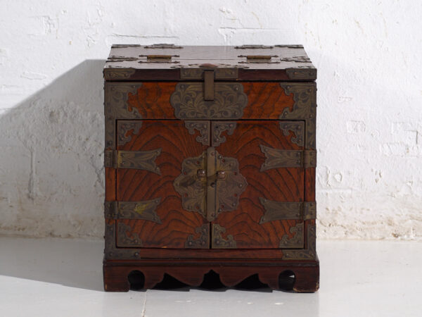 Antique mirror vanity box in zelkova wood – Korea, circa 1900