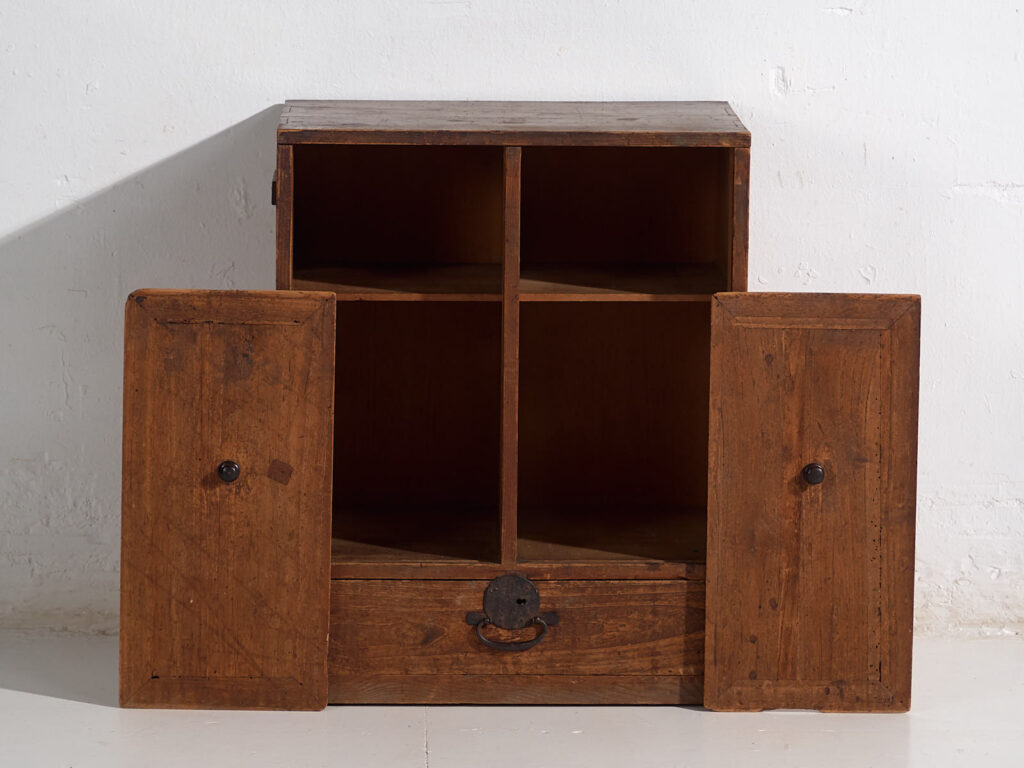 Mueble japonés antiguo mizuya ko-dansu en cedro, periodo Meiji–Taishō (c. 1890–1925) #39