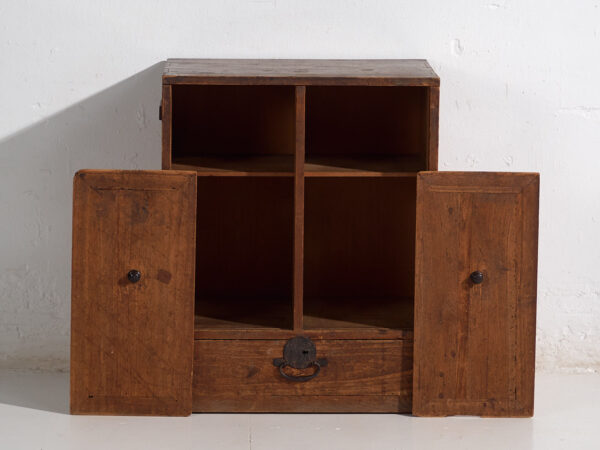 Mueble japonés antiguo mizuya ko-dansu en cedro, periodo Meiji–Taishō (c. 1890–1925) #39