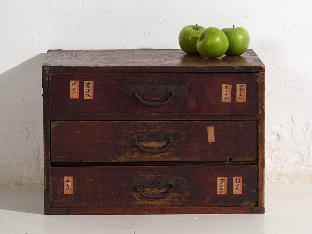 Cajón japonés antiguo ko-dansu en madera de cedro, periodo Meiji (ca. 1870–1900) #48