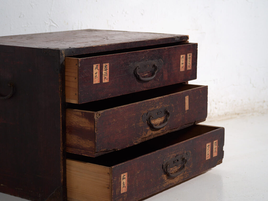 Cajón japonés antiguo ko-dansu en madera de cedro, periodo Meiji (ca. 1870–1900) #48