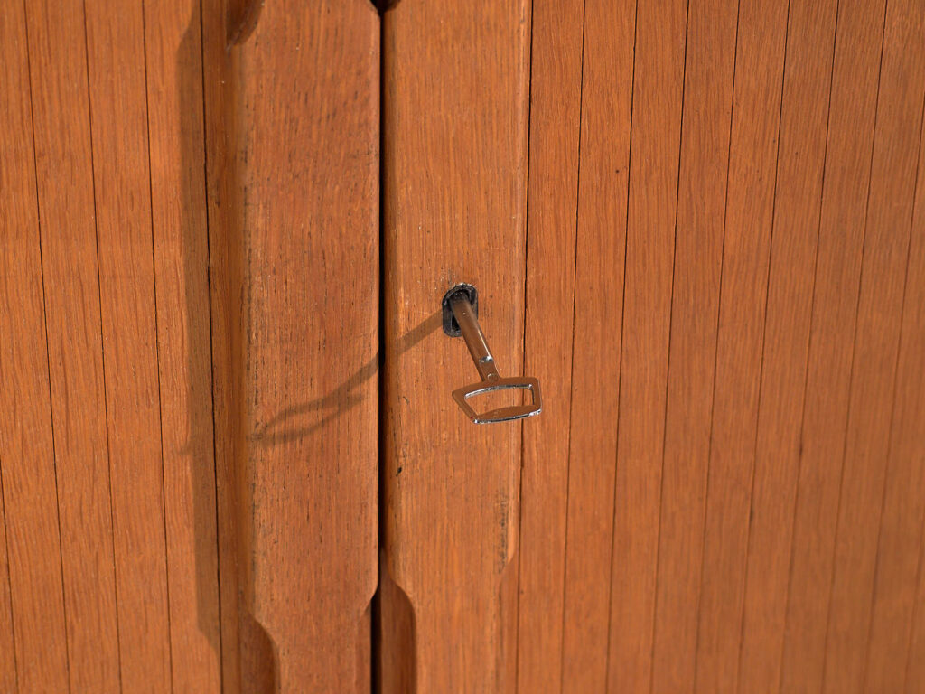 Aparador bajo mid-century con marca de St. Pölten, Austria (c. 1950–1970)