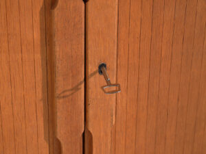 Aparador bajo mid-century con marca de St. Pölten, Austria (c. 1950–1970)