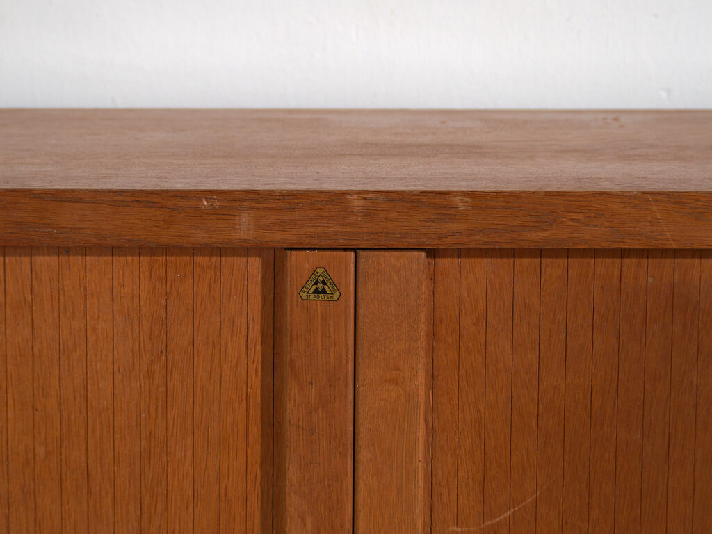 Aparador bajo mid-century con marca de St. Pölten, Austria (c. 1950–1970)