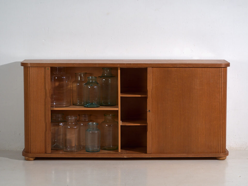 Aparador bajo mid-century con marca de St. Pölten, Austria (c. 1950–1970)