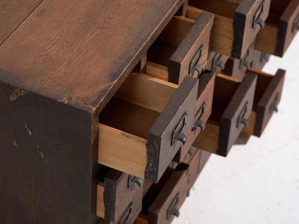 Aparador de farmacia kusuri tansu japonés antiguo - Periodo Taishō / Showa (c.1920-1945) #95