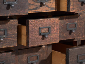 Aparador de farmacia kusuri tansu japonés antiguo - Periodo Taishō / Showa (c.1920-1945) #95