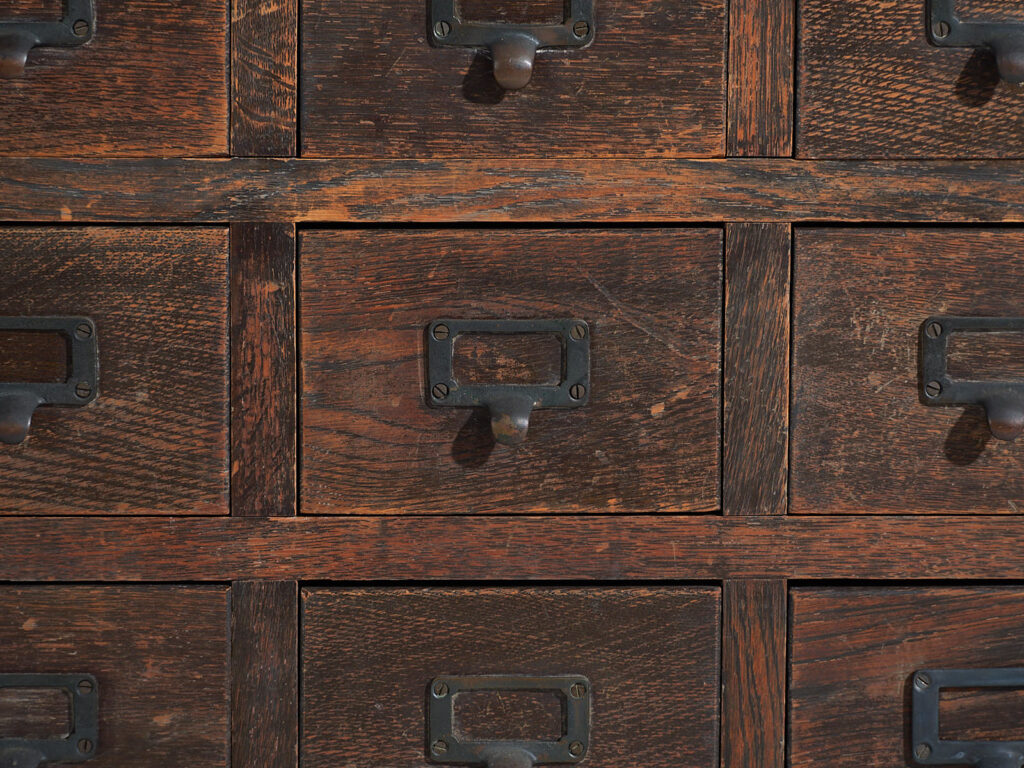 Aparador de farmacia kusuri tansu japonés antiguo - Periodo Taishō / Showa (c.1920-1945) #95