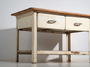 Mesa de trabajo industrial con cajones (c.1940) #75