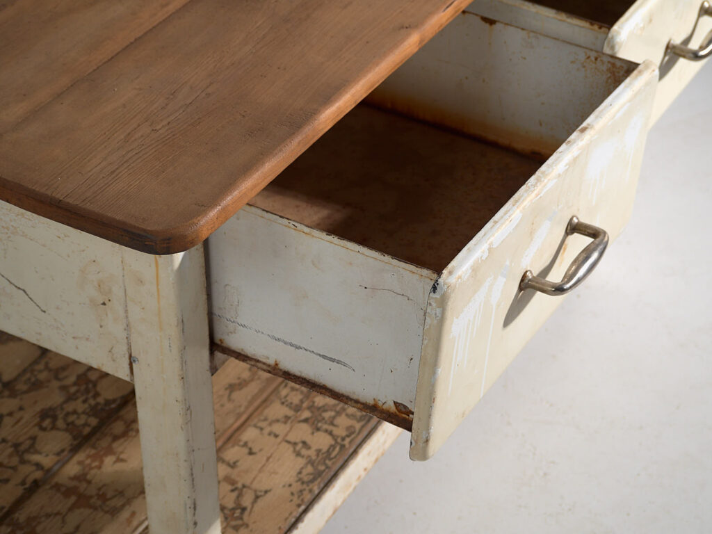 Mesa de trabajo industrial con cajones (c.1940) #75