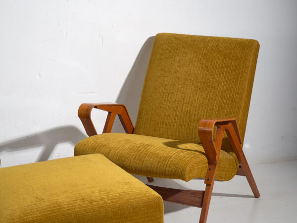 Conjunto de dos butacas y puff - Mid-century  (c.1950)