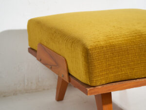 Conjunto de dos butacas y puff - Mid-century  (c.1950)