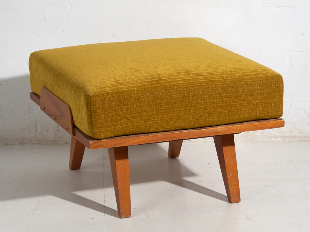 Conjunto de dos butacas y puff - Mid-century  (c.1950)