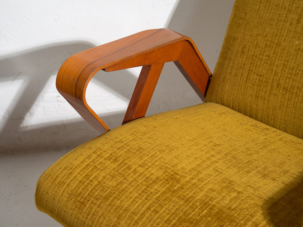 Conjunto de dos butacas y puff - Mid-century  (c.1950)