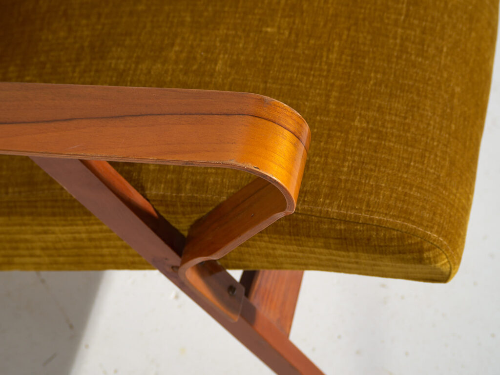 Conjunto de dos butacas y puff - Mid-century  (c.1950)