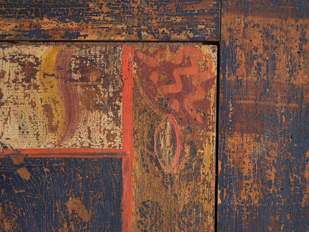 Armario policromado antiguo Finales del siglo XVIII – Principios del XIX (c.1780-1820)