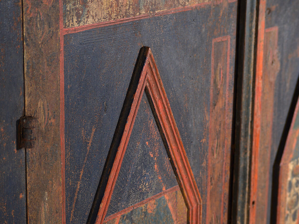 Armario policromado antiguo Finales del siglo XVIII – Principios del XIX (c.1780-1820)