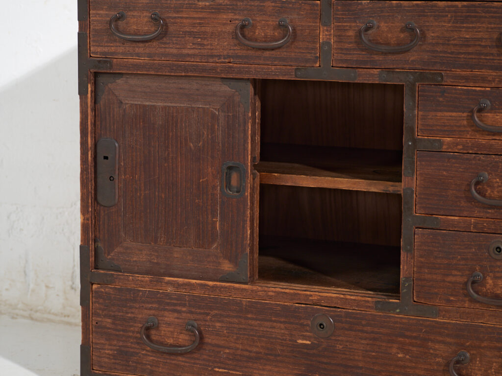 Pequeño tansu japonés antiguo – Periodo Meiji / Taishō (c.1890-1926) #26