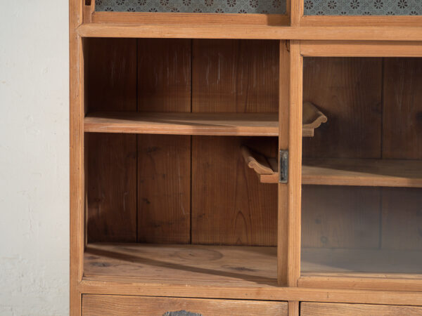 Mueble de té japonés antiguo (Cha Tansu) en cedro - Periodo Taishō–Showa (1912–1945)