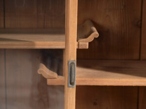 Armario japonés antiguo de cedro con puertas correderas - Periodo Taishō–Showa (1912–1945)