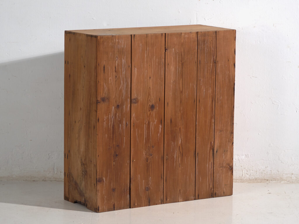 Armario japonés antiguo de cedro con puertas correderas - Periodo Taishō–Showa (1912–1945)