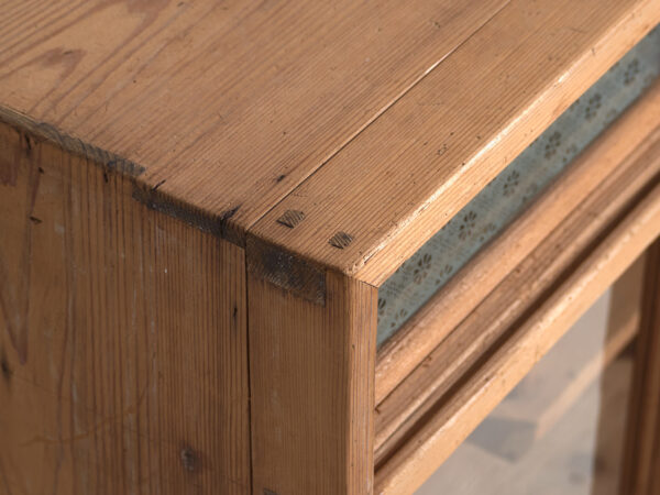 Mueble de té japonés antiguo (Cha Tansu) en cedro - Periodo Taishō–Showa (1912–1945)
