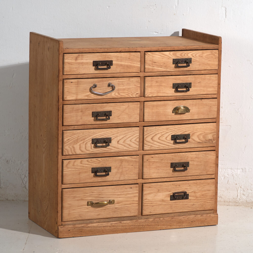 Mueble Japonés Antiguo de Cajones (Hikidashi-Dansu) – Periodo Taishō / Showa – Japón c.1920-1940